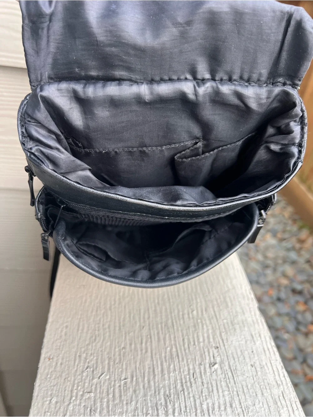 Buxton Genuine Leather Crossbody Organizer Travel Bag Black Multi Pocket Purse